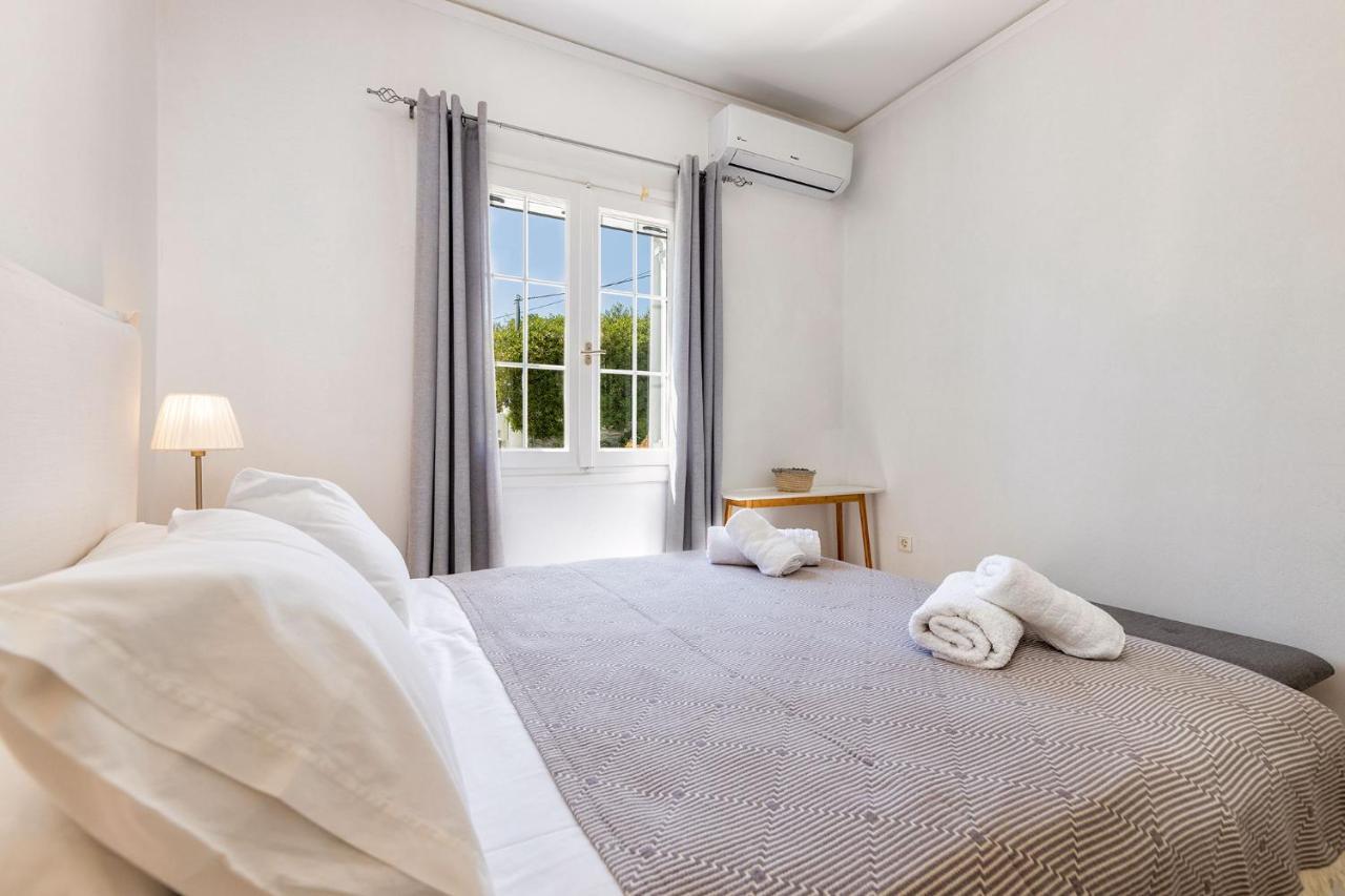 Daphne'S Lux Villa Paraspori  Exteriör bild