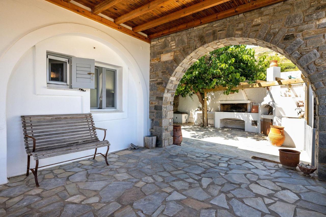 Daphne'S Lux Villa Paraspori  Exteriör bild